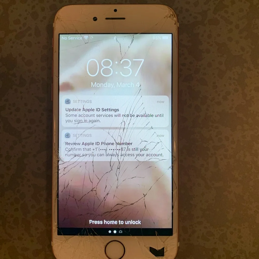 IPhone 6S 32 GB, Rose Gold, fully functional, cracked screen